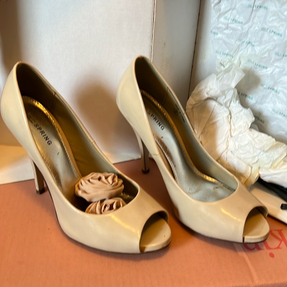 Nude open toed heels pumps